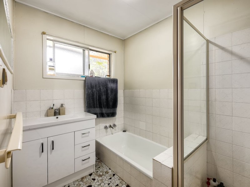 1 Charles Street, Bundamba QLD 4304