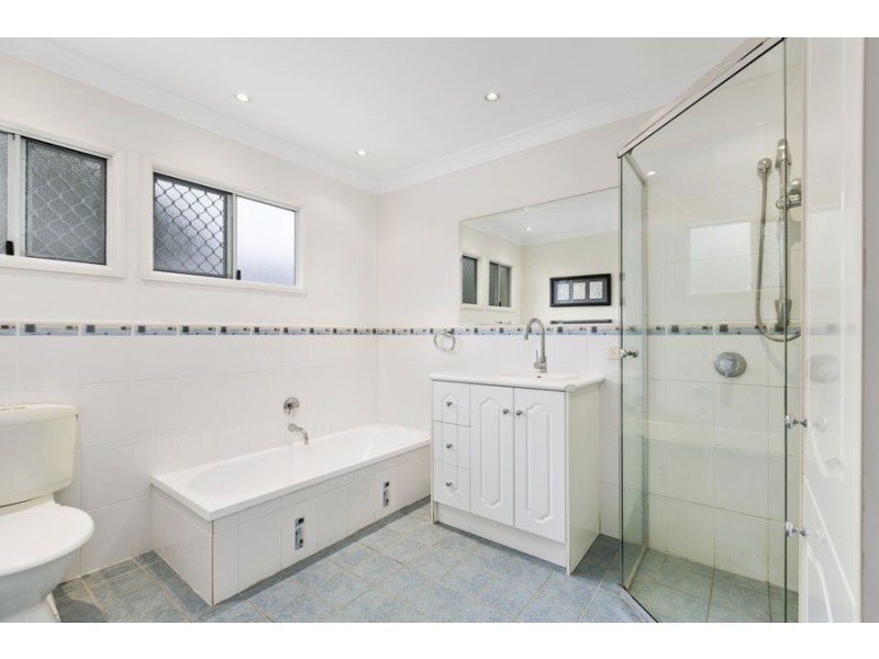 193 Cliveden Ave, Oxley QLD 4075