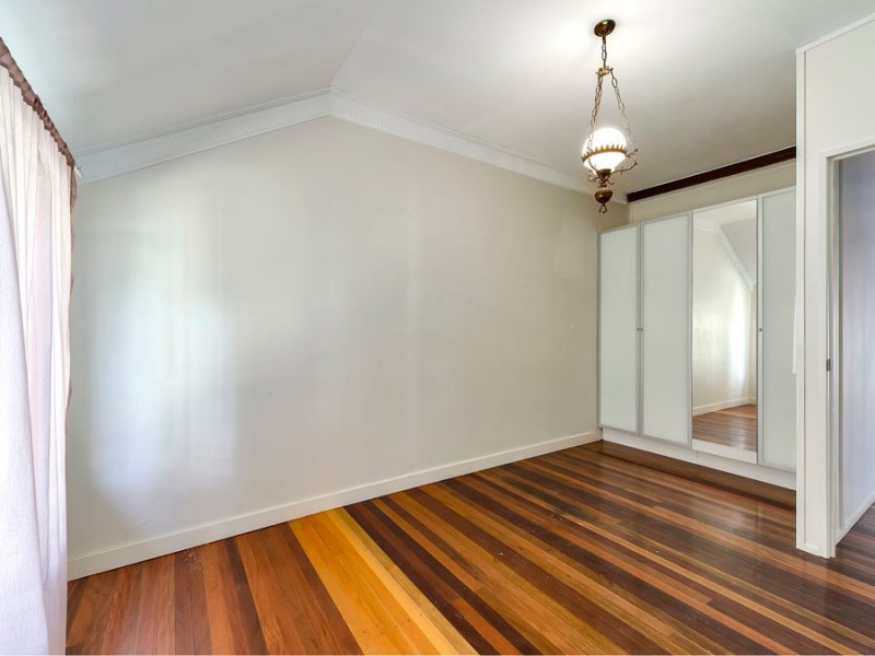 34 King Arthur Tce, Tennyson QLD 4105