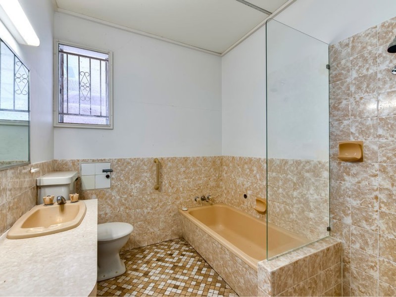 34 King Arthur Tce, Tennyson QLD 4105