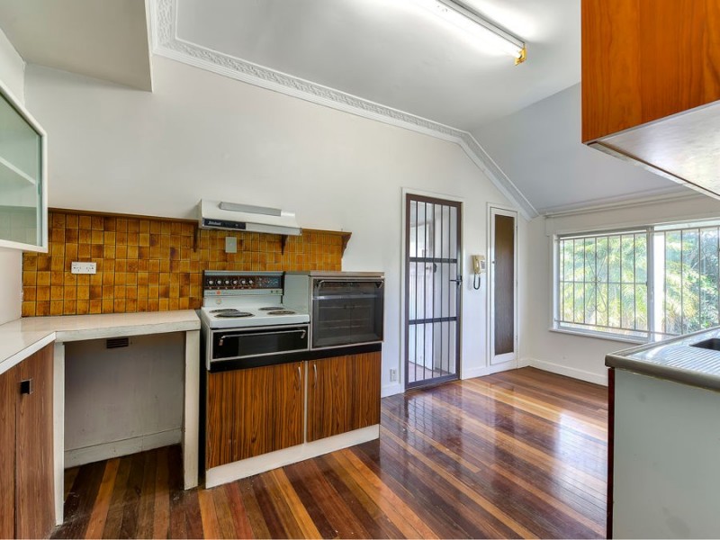 34 King Arthur Tce, Tennyson QLD 4105