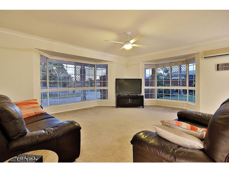 2 Parkwood Place, Middle Park QLD 4074