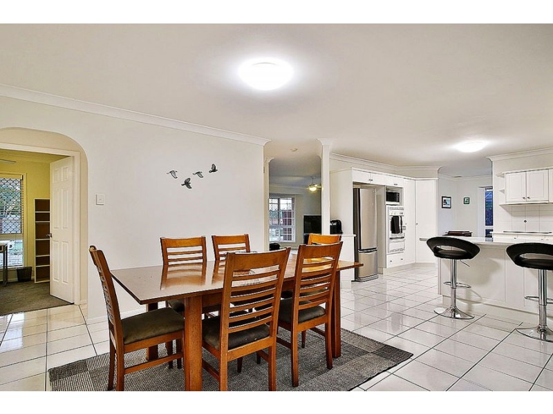 2 Parkwood Place, Middle Park QLD 4074