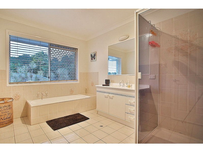 2 Parkwood Place, Middle Park QLD 4074