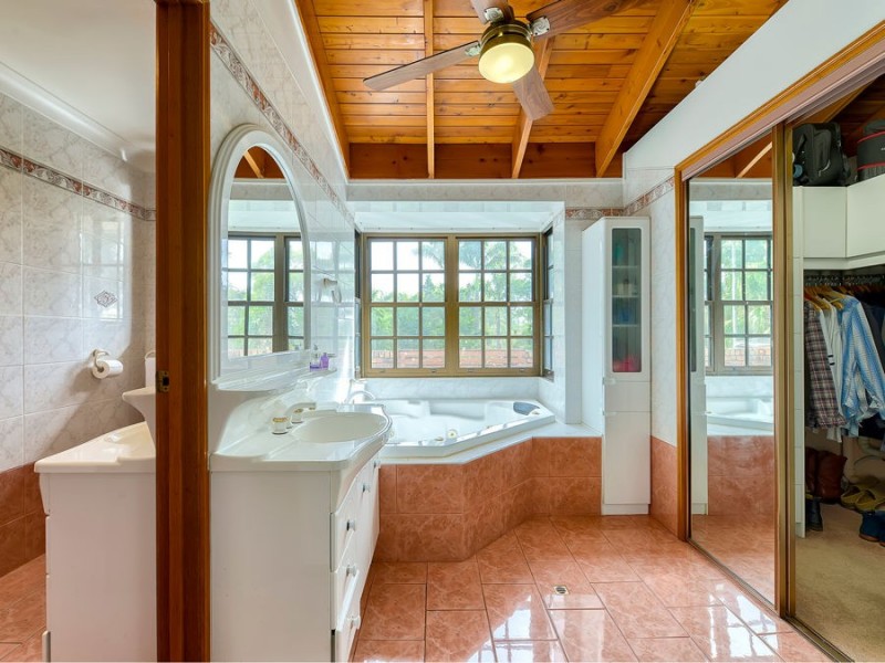 106 Leacroft Rd, Burbank QLD 4156