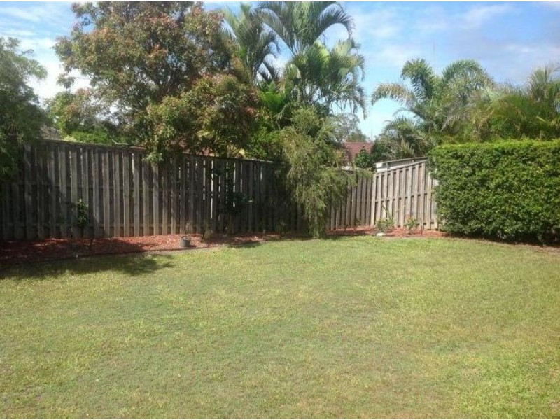 6 Bengar Place, Seventeen Mile Rocks QLD 4073