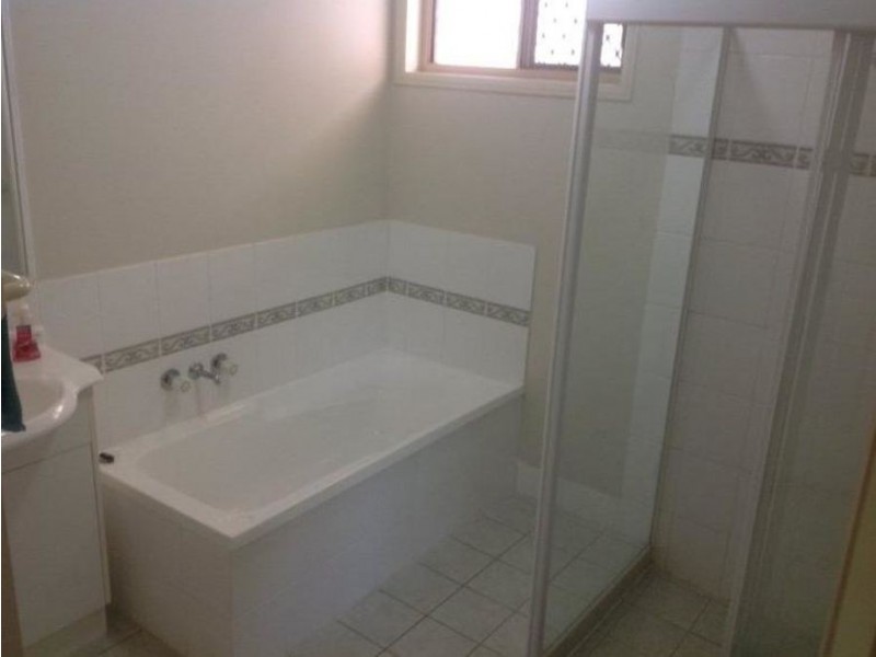 6 Bengar Place, Seventeen Mile Rocks QLD 4073