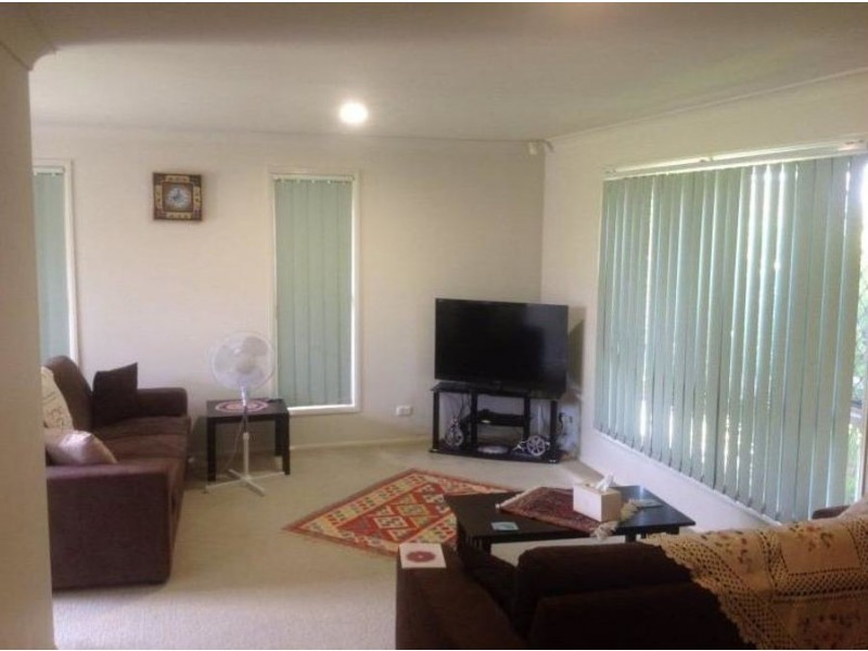 6 Bengar Place, Seventeen Mile Rocks QLD 4073