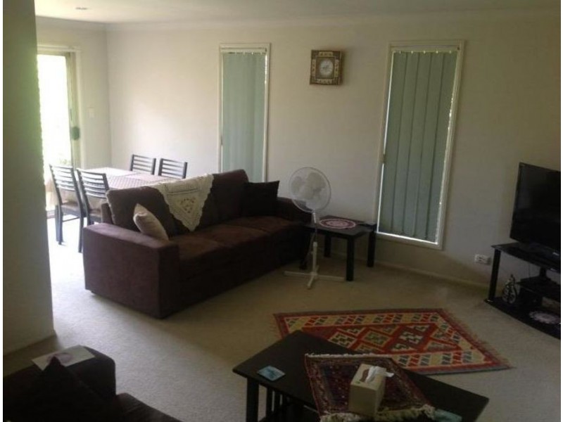 6 Bengar Place, Seventeen Mile Rocks QLD 4073