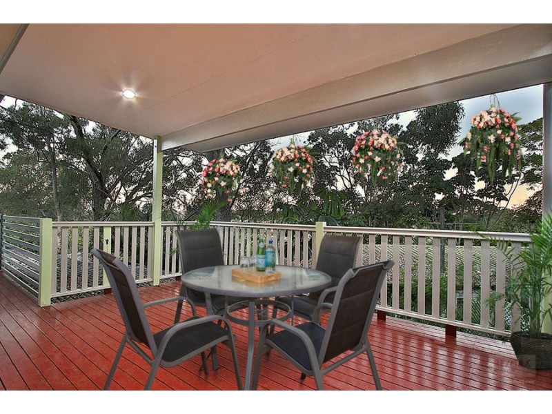 6 Blackstone Street, Indooroopilly QLD 4068