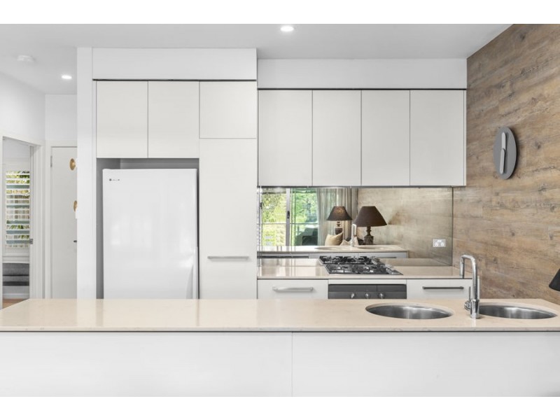 2/62 Armadale Street, St Lucia QLD 4067