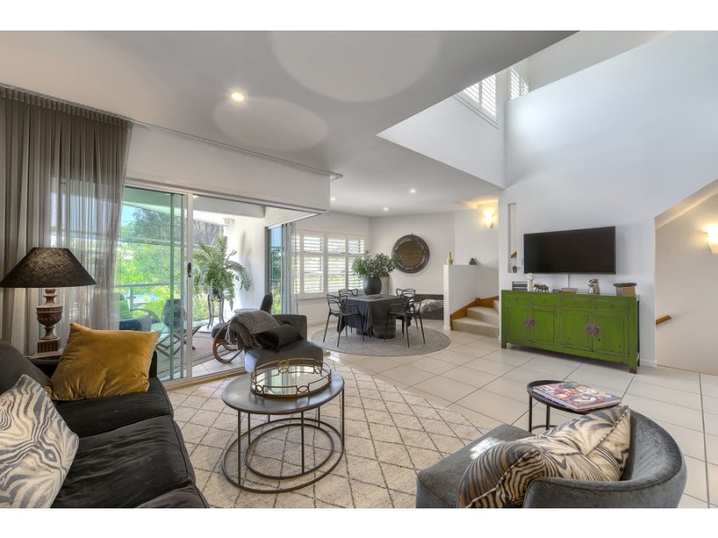 2/62 Armadale Street, St Lucia QLD 4067