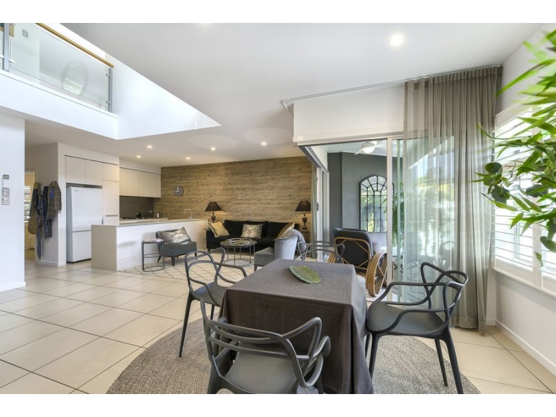 2/62 Armadale Street, St Lucia QLD 4067