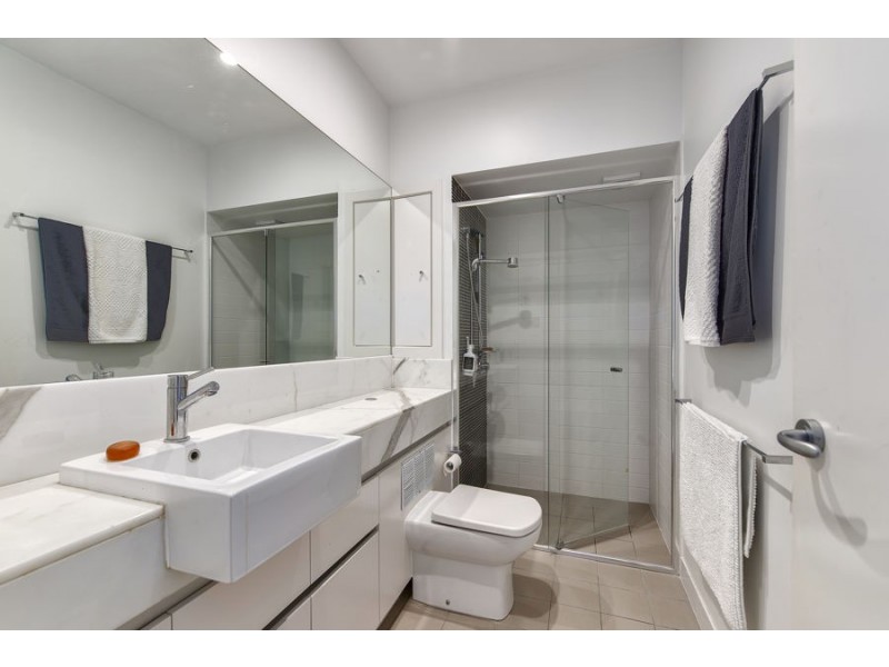 2/62 Armadale Street, St Lucia QLD 4067