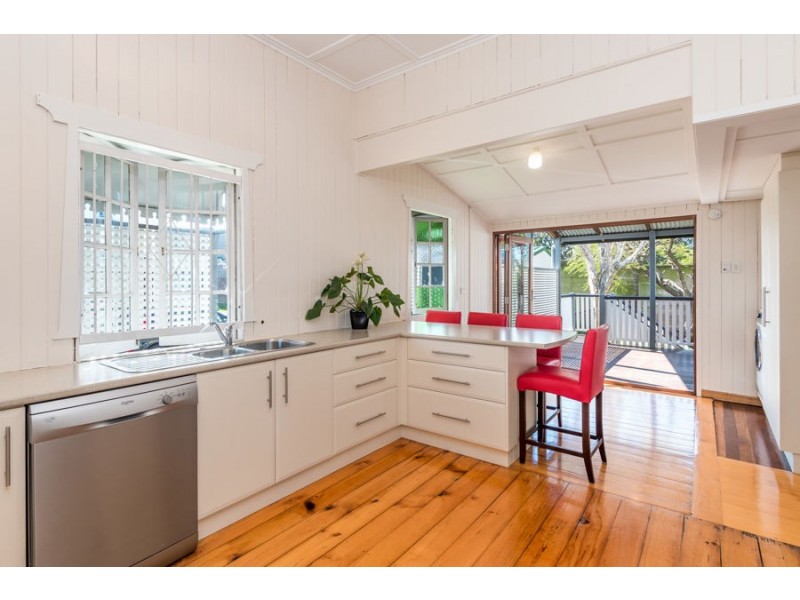 8 Salisbury Street, Woolloongabba QLD 4102