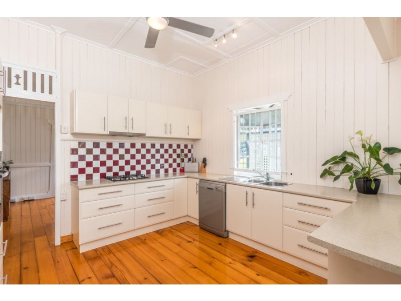 8 Salisbury Street, Woolloongabba QLD 4102