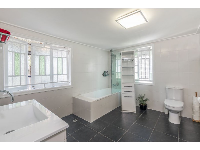 8 Salisbury Street, Woolloongabba QLD 4102