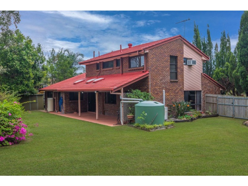 5 Caister Court, Carindale QLD 4152
