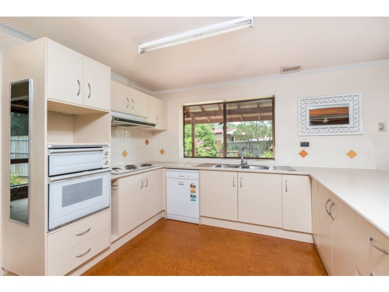 5 Caister Court, Carindale QLD 4152