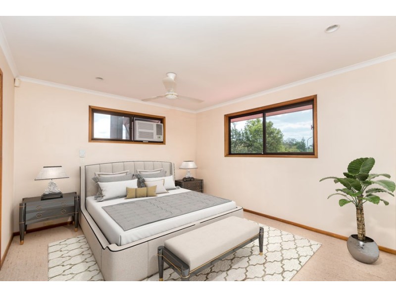 5 Caister Court, Carindale QLD 4152