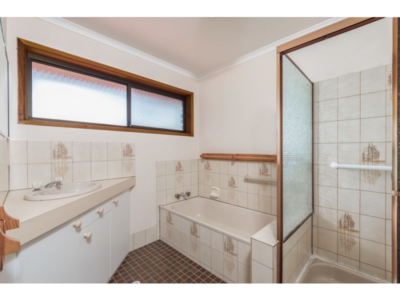 5 Caister Court, Carindale QLD 4152