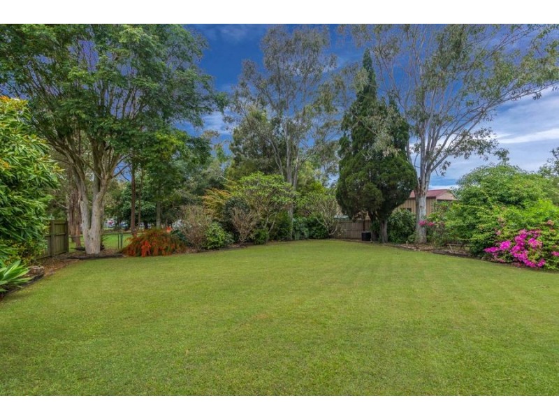 5 Caister Court, Carindale QLD 4152