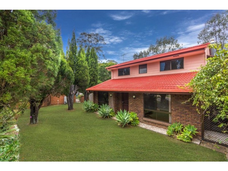 5 Caister Court, Carindale QLD 4152