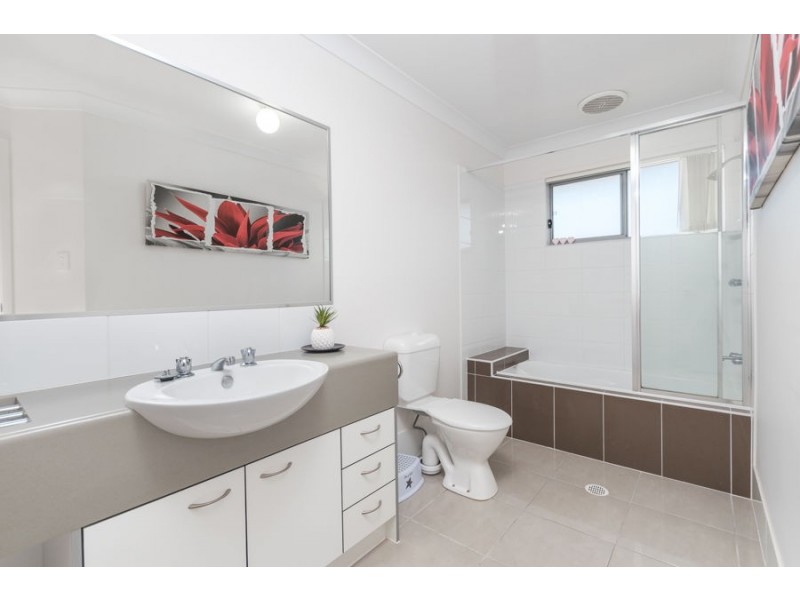 33/1 Mcauley Parade, Pacific Pines QLD 4211