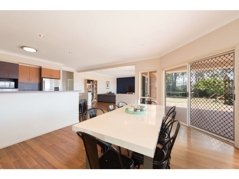 32 Eastwood Drive, Mansfield QLD 4122