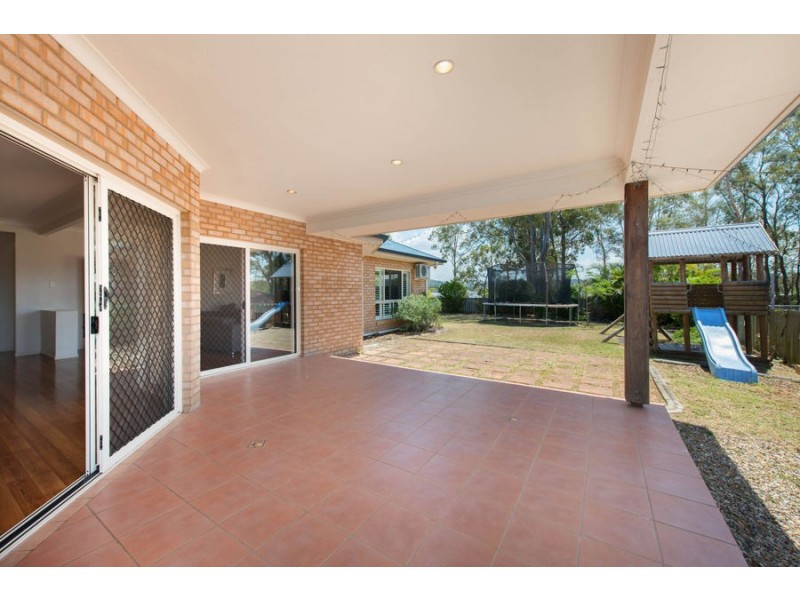 32 Eastwood Drive, Mansfield QLD 4122