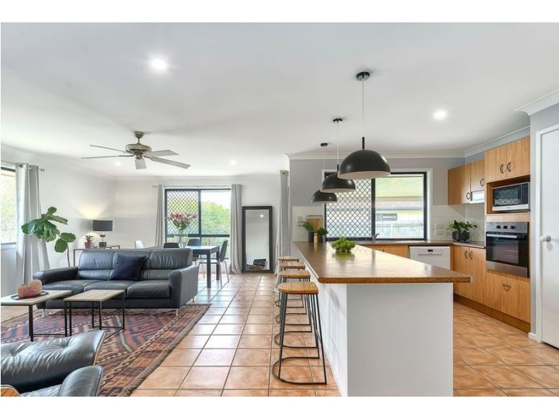 15 Troon Close, Oxley QLD 4075