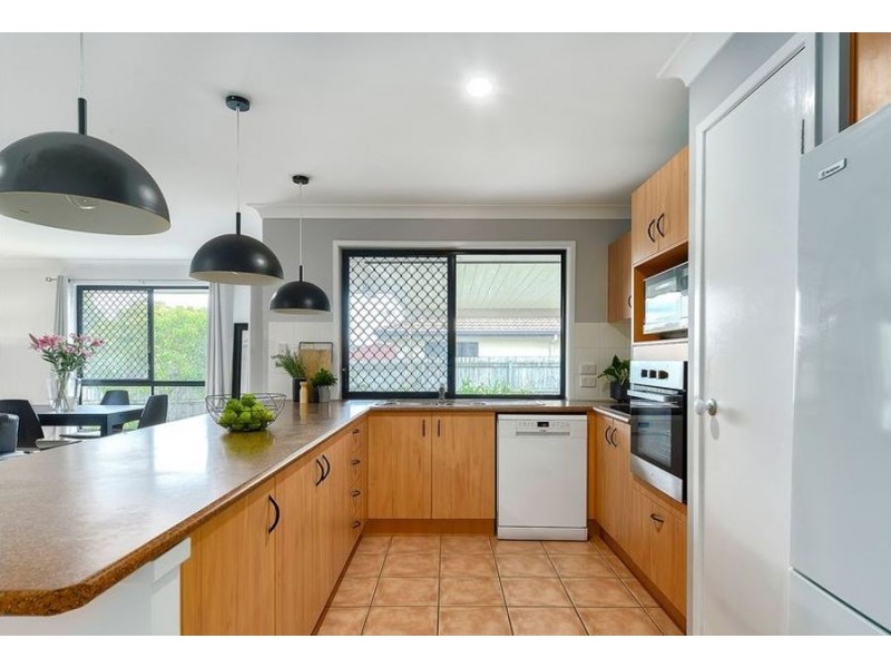 15 Troon Close, Oxley QLD 4075