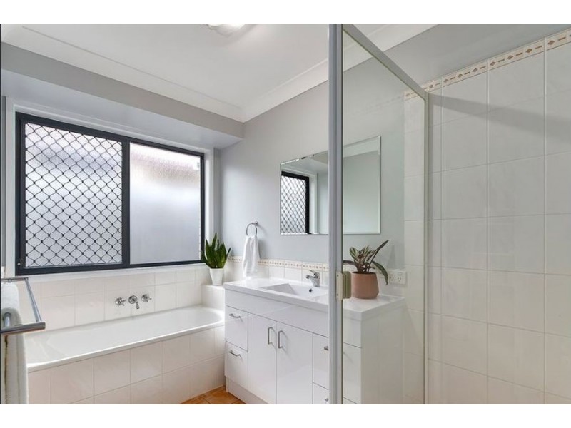 15 Troon Close, Oxley QLD 4075