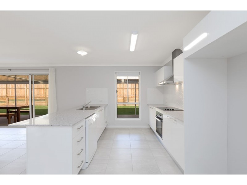 7 Diamond Street, Riverview QLD 4303