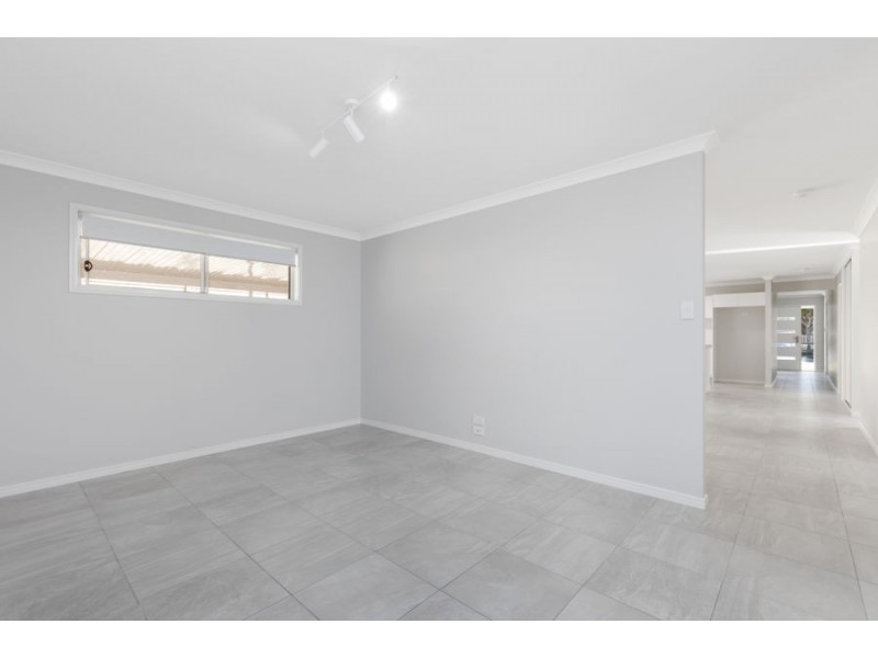 7 Diamond Street, Riverview QLD 4303