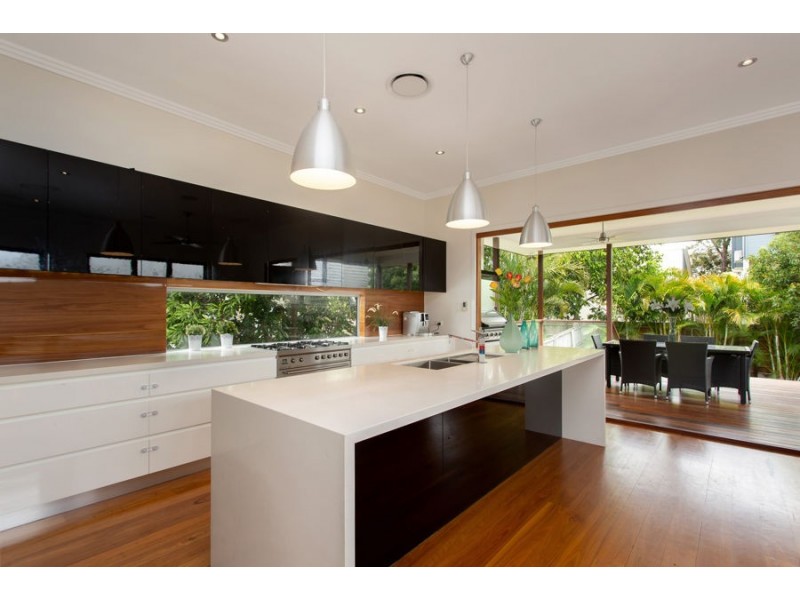 16 Ayr Street, Morningside QLD 4170