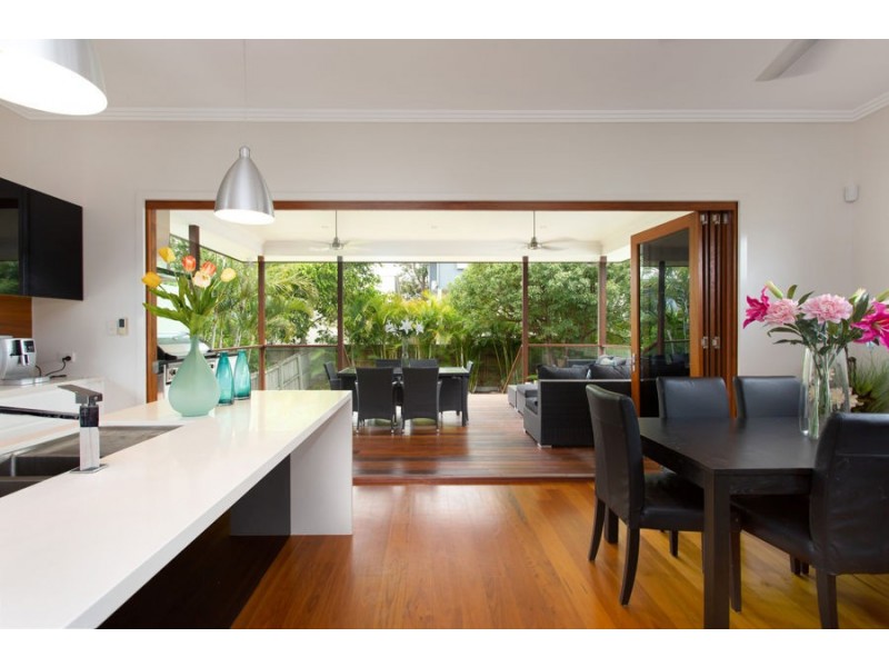 16 Ayr Street, Morningside QLD 4170