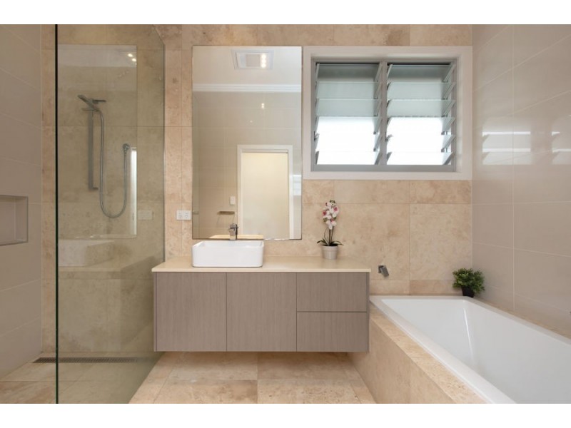 16 Ayr Street, Morningside QLD 4170