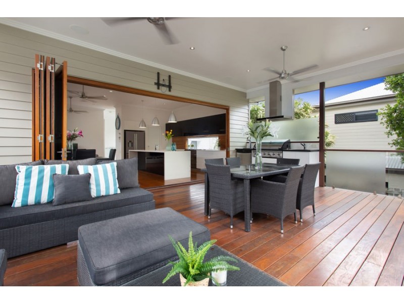 16 Ayr Street, Morningside QLD 4170