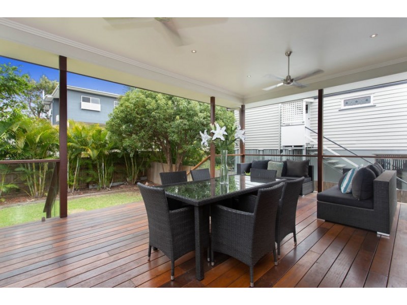 16 Ayr Street, Morningside QLD 4170