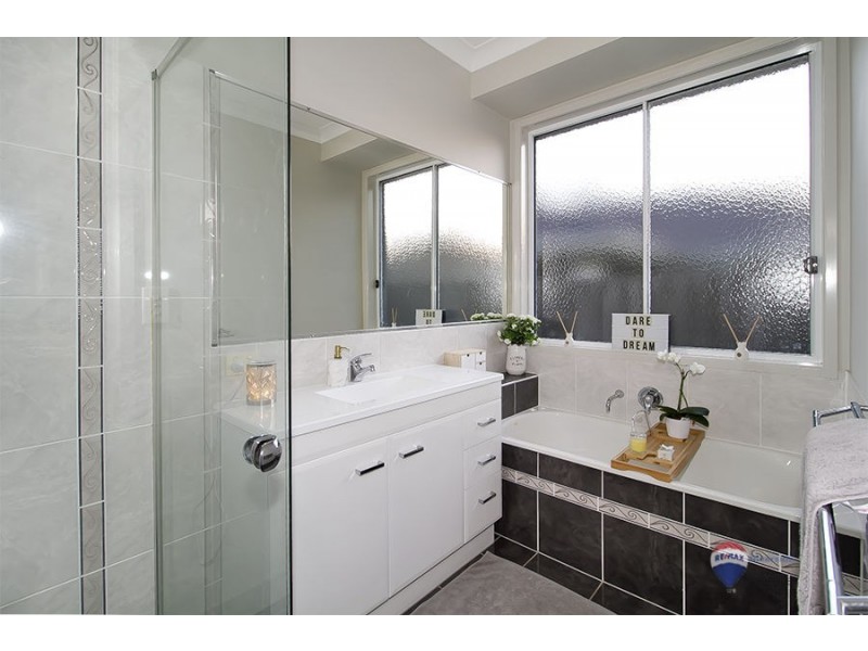 19 Quinn Close, Augustine Heights QLD 4300