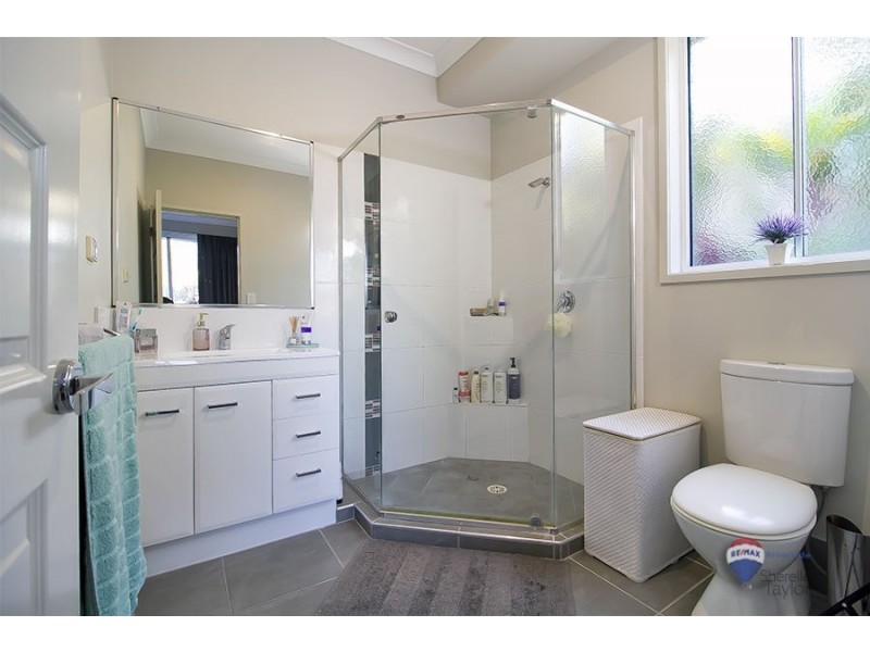 19 Quinn Close, Augustine Heights QLD 4300