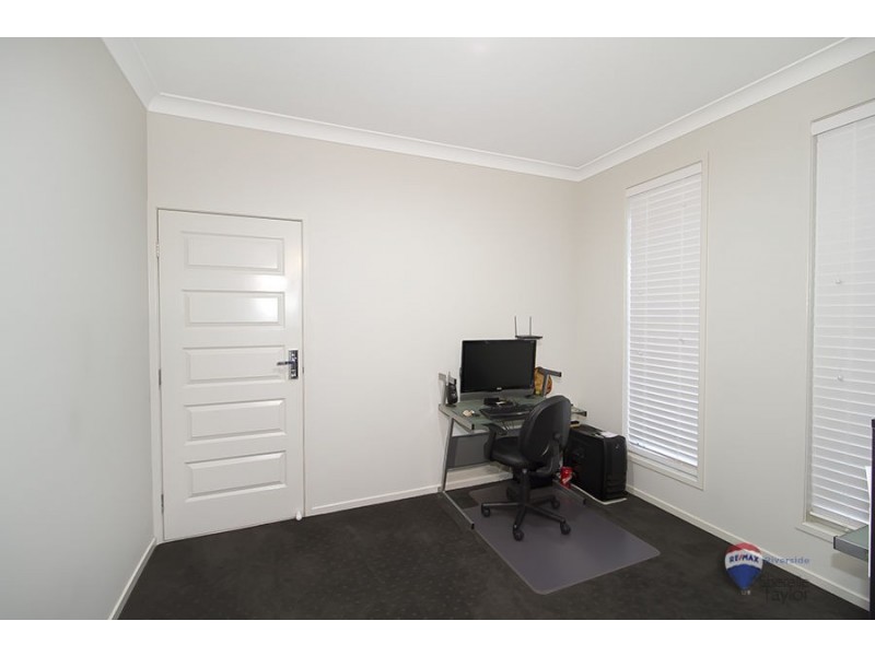 19 Quinn Close, Augustine Heights QLD 4300