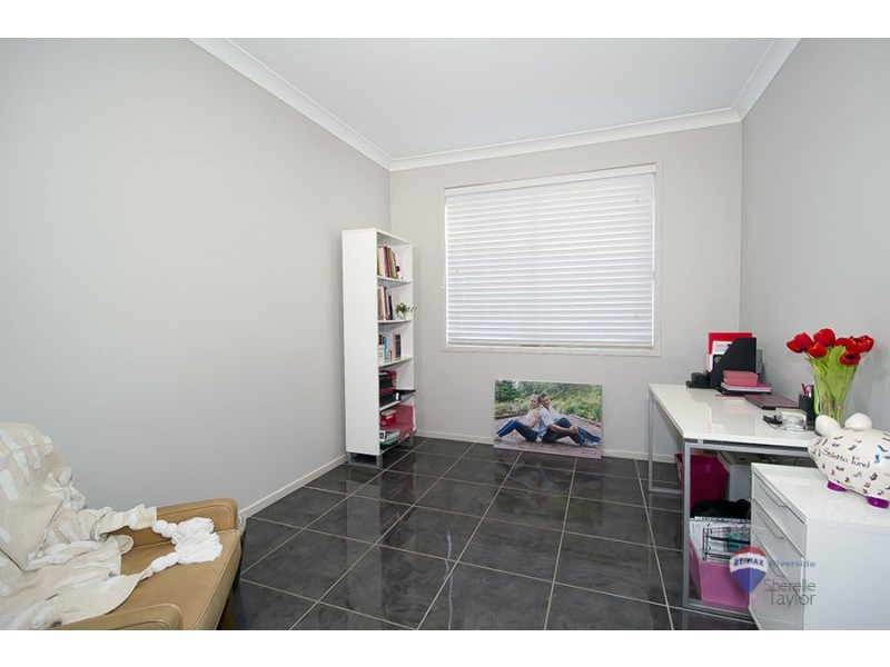 19 Quinn Close, Augustine Heights QLD 4300