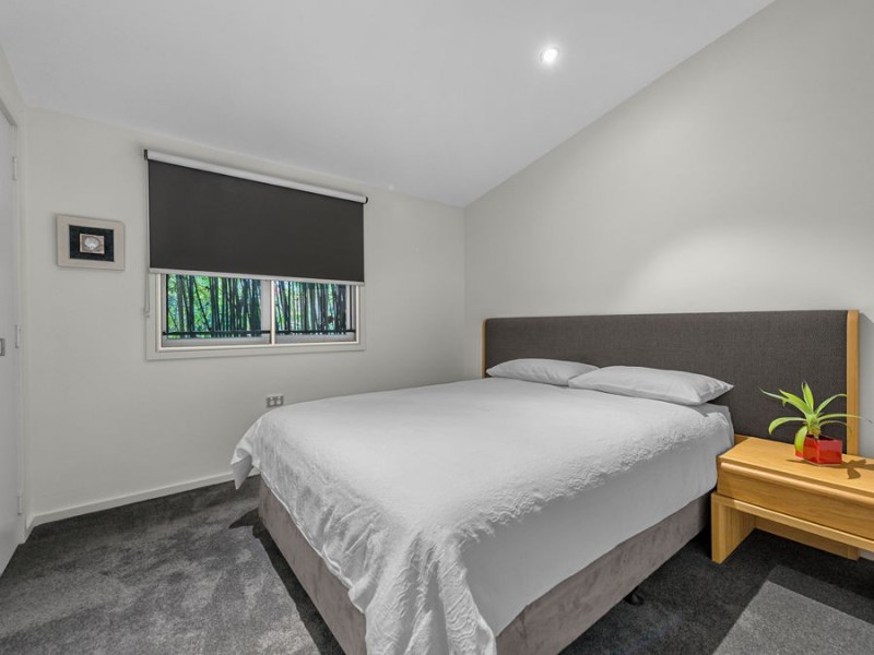 8 Long Street West, Graceville QLD 4075