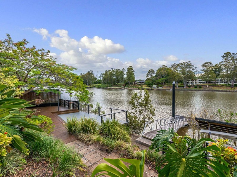 8 Long Street West, Graceville QLD 4075