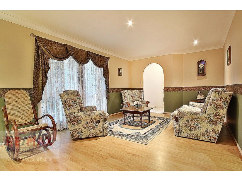 8 Silverash Court, Regents Park QLD 4118