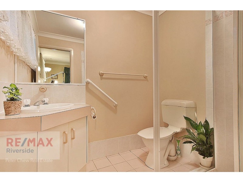 8 Silverash Court, Regents Park QLD 4118