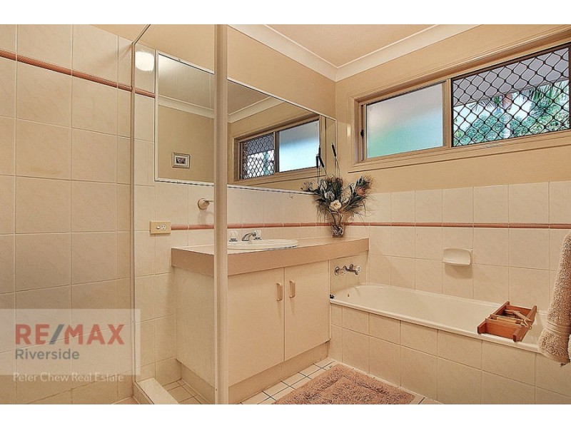 8 Silverash Court, Regents Park QLD 4118