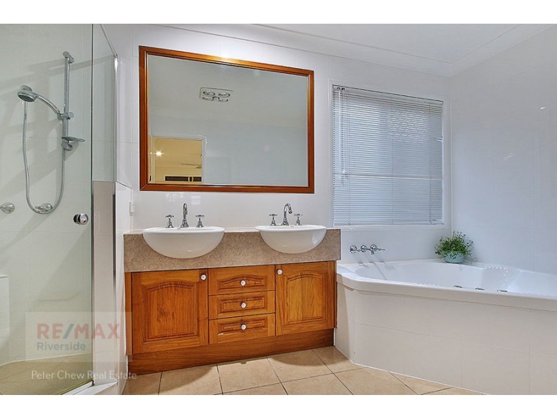 106 Glen Ross Road, Sinnamon Park QLD 4073